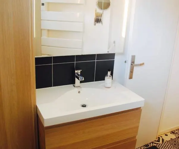 32m Quiet In The Center Of * Бордо